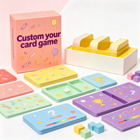 Jeu de cartes éducatif et familial personnalisé dans une boîte rigide avec couvercle et fond, avec jeu de cartes en papier noir pour cadeau