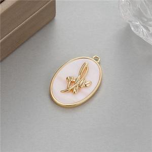 Haut de gamme fait à la main bricolage décembre anniversaire fleur Fine pendentif à breloque plaqué or ovale pendentif accessoires bijoux de mode - Product Image 3