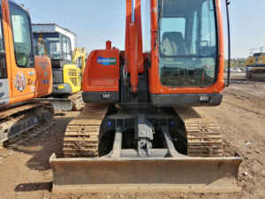 Excavadora de orugas DOOSAN usada en Venta caliente con certificación EPA y CE con martillo y cubo en stock - Product Image 2