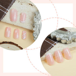 Automne et hiver Ins Style vêtements <span class=keywords><strong>de</strong></span> <span class=keywords><strong>noël</strong></span> 24 pièces ongles blanc français flocon <span class=keywords><strong>de</strong></span> neige <span class=keywords><strong>manucure</strong></span> en boîte faux ongles pour les doigts - Product Image 2