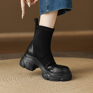 Botines de plataforma gruesa de ante negro con punta redonda y puntera brillante para paseos por el distrito artístico y reuniones en cafeterías - Product Image 5