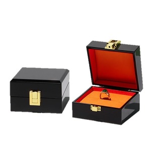 กล่องใส่เครื่องประดับทองคำพรีเมียมแบบกำหนดเอง กล่องเครื่องประดับเคลือบเงาแบบเปียโน สำหรับแหวน กำไล จี้  กล่องทองคำสามกล่อง บรรจุภัณฑ์กล่องของขวัญเครื่องประดับ - Product Image 5