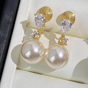 أقراط كريستال فاخرة جديدة بتصميم فائق البريق، أقراط ماسية مائية مع لؤلؤ، مجوهرات نسائية أنيقة، أقراط بالجملة - Product Image 6