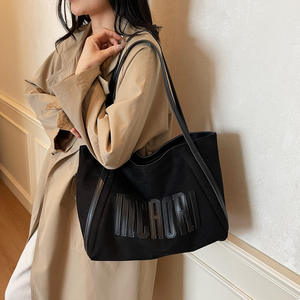 Sac fourre-tout grande capacité pour femme, nouvelle collection automne-hiver, sac à main vintage en peau de mouton, sac à bandoulière en cuir sablé avec fermeture éclair - Product Image 4