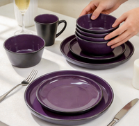 Service de table en céramique classique, 16 pièces, noir à l'extérieur, violet à l'intérieur, assiettes, bols, tasses - Passe au lave-vaisselle, pour un usage domestique