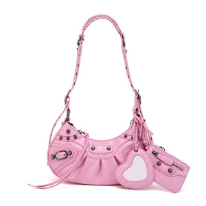 Nouveau Sac Moto Robuste à Rivets 2026 – Sac Bandoulière 3-en-1 en Forme <span class=keywords><strong>de</strong></span> Croissant en Cuir Souple, Porté Épaule ou Main, en Polyester - Product Image 5