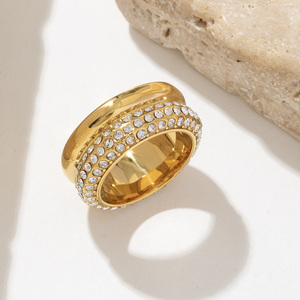 Anillos de oro de 14 quilates gruesos de acero inoxidable con circonita cúbica dorada redonda de diseño clásico - Product Image 4