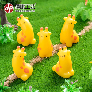 Figura de jirafa de dibujos animados en miniatura, adorno de resina con forma de animal para escritorio, coche, decoración interior y exterior - Product Image 3