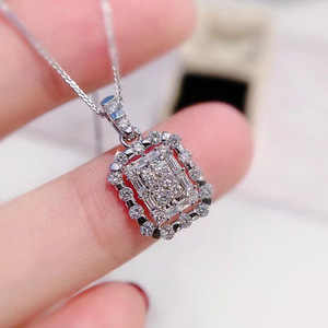 Collana con Ciondolo Quadrato Cavo per Donne, Catena Semplice e Trendy per Clavicola, Accessorio Leggero per Uso Quotidiano - Product Image 6