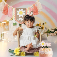 Ensemble de décoration de fête de 1er anniversaire sur le thème des marguerites roses pour les petites filles, comprend une bannière pour chaise haute, un chapeau d'anniversaire, un gâteau