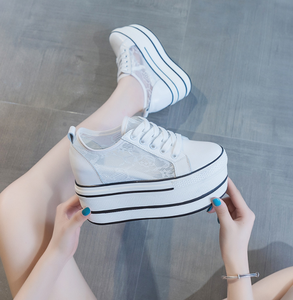 Amazon.com: Botas coreanas de moda para mujer, botas de nieve con diseño  floral, zapatos de tacón cuadrado para mujer, 35 M EU : Ropa, Zapatos y  Joyería
