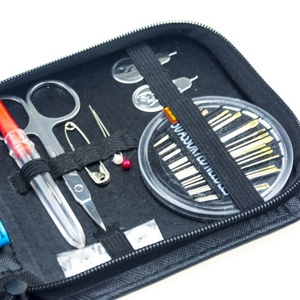 Kit <span class=keywords><strong>de</strong></span> couture portable en cuir noir avec aiguilles, fils et ciseaux, étui <span class=keywords><strong>de</strong></span> rangement <span class=keywords><strong>de</strong></span> haute qualité pour la maison et les voyages - Product Image 3