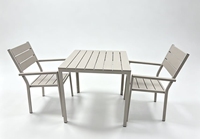Table de salle à manger d'extérieur en acier robuste avec cadre en acier et lames en HDPE anti-UV