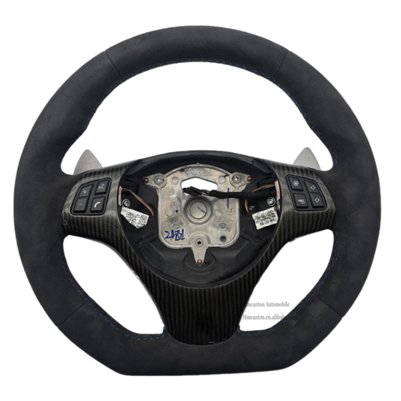 ไม่มีร่องพาย + Alcantara + ไม่มีขอบปุ่มพาย + ตะเข็บ M