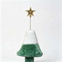 Arbre à chat multi-niveaux en forme de sapin de Noël, maison pour chat en peluche avec griffoir et jouet suspendu