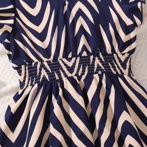 Vestido de fiesta de moda europeo-americano, elegante vestido corto con cuello redondo y mangas con volantes para mujer, cómodo vestido informal azul de verano. - Product Image 4