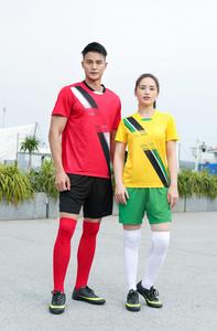 Maillot de football en sublimation intégrale en stock d'usine, T-shirt de club, séchage rapide, qualité thaïlandaise, uniformes de club, maillot de sport personnalisé - Product Image 2