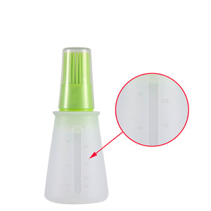 Brosse à huile de barbecue 2-en-1 en silicone durable de haute qualité avec bouteille graduée et couvercle, résistante à la chaleur, compatible lave-vaisselle, pour la maison, les restaurants et les boulangeries - Product Image 3