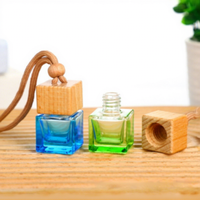 Diffuseur d'aromathérapie en verre personnalisé par le fabricant, flacon carré avec couvercle en bois et sangle de suspension pour parfum de voiture