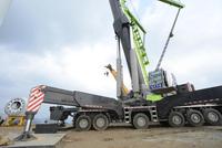 Grue mobile tout-terrain Zoomlion Zat8000v de 800 tonnes pour éolienne de 2 MW