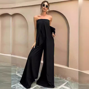 Mono de mujer con hombros descubiertos, cintura alta, pantalón largo de crepé, para fiesta, en negro, blanco y rojo - Product Image 1
