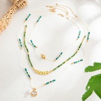 Colliers bohèmes multicouches perlés, collier superposable en perles de rocaille vertes naturelles avec breloque perle