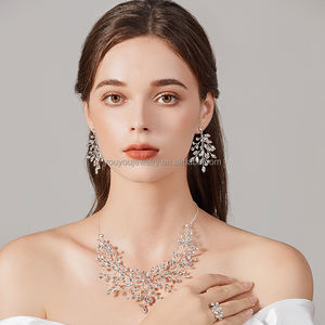 El yapımı şık kristal suni elmas kolye küpe balo düğün gelin aksesuarları takı seti kadınlar için - Product Image 1