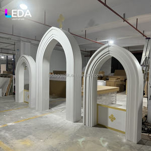 Arco de Acrílico Blanco Elegante LEDA para Decoración de Bodas y Eventos - Product Image 1