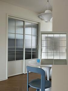 Cloison de salon à 4 panneaux, porte coulissante en aluminium, grille cintrée, cadre fin, verre cannelé, porte intérieure pour appartement moderne - Product Image 4