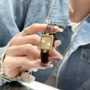 นาฬิกาควอตซ์ทรงเหลี่ยมวินเทจสำหรับผู้หญิงแบบ OEM/ODM สายหนังแท้ รองรับการผลิตแบบสั่งทำพิเศษ - Product Image 4