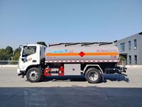 Nouveau véhicule de ravitaillement mobile tout-en-un HOWO 4x2 de 10 mètres cubes Euro 6 avec enrouleur de tuyau et buse automatique