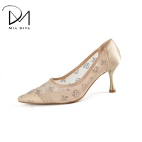 Pumps en textile à bout pointu avec strass MIA DIVA pour femmes, talon de 7,5 cm et semelle extérieure en TPR pour les soirées