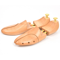 Embauchoirs en bois de cèdre OEM en gros, ajustables pour hommes, certifiés BSCI, couleur naturelle, en vente