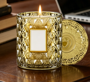 <span class=keywords><strong>Cera</strong></span> <span class=keywords><strong>de</strong></span> combustión lenta no tóxica en un exquisito recipiente <span class=keywords><strong>de</strong></span> vidrio con diseño dorado, diseñada para liberar un aroma suave y elegante. - Product Image 6