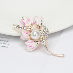 Spilla <span class=keywords><strong>di</strong></span> alta qualità fiore Magnolia Micro zircone intarsiato alla moda Versatile accessori per cappotto <span class=keywords><strong>di</strong></span> seta spilla sciarpa - Product Image 2