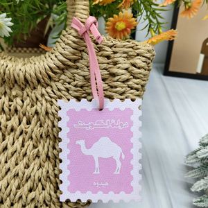 Colgante de cuero con estampado de camello y letras árabes del desierto, impreso con UV, estilo bohemio, para bolso, recuerdo promocional de HR Dubai - Product Image 2