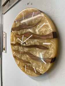 Elegante Reloj de Pared de Resina con Detalles de Madera Diseñado para Salas de Estar, Dormitorios u Oficinas con Decoración Estilosa - Product Image 6