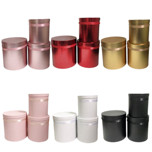 Boîte cylindrique ronde empilable pour chapeaux floraux, boîte en papier finition métallique avec bande en satin pour emballage cadeau floral de fêtes - Product Image 1