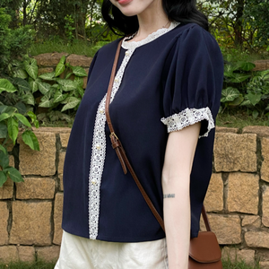 Fábrica de Vietnam OEM Blusa de gasa para mujer Color sólido borla cuello en V cuello mandarín proveedor al por mayor Tops de verano Blusas - Product Image 3