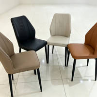 Chaise de salle à manger moderne en cuir à motif patte de chat avec coutures verticales, chaise d'appoint rembourrée avec pieds en métal noir pour salle à manger et cuisine