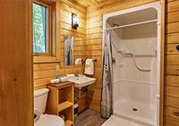 Maison moderne de luxe en bois naturel au design écologique Grandes maisons avec cabine Toit triangulaire Maison préfabriquée pour vivre