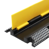 Protector de Cables de Goma y Plástico de 1 Canal, Negro+Amarillo, con 30 mm de Altura, para Uso en Interiores/Exteriores, Instalación Fija Portátil