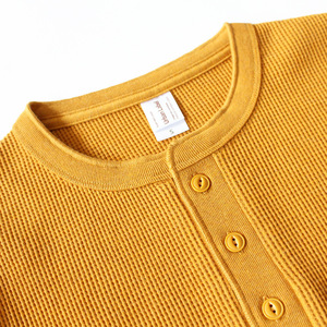 Camiseta de Manga Larga para Hombre, Estilo Retro Americano, Color Caqui, Cuello Henry, Algodón Waffle, 315g, Ajustada, Transpirable, Informal - Product Image 3