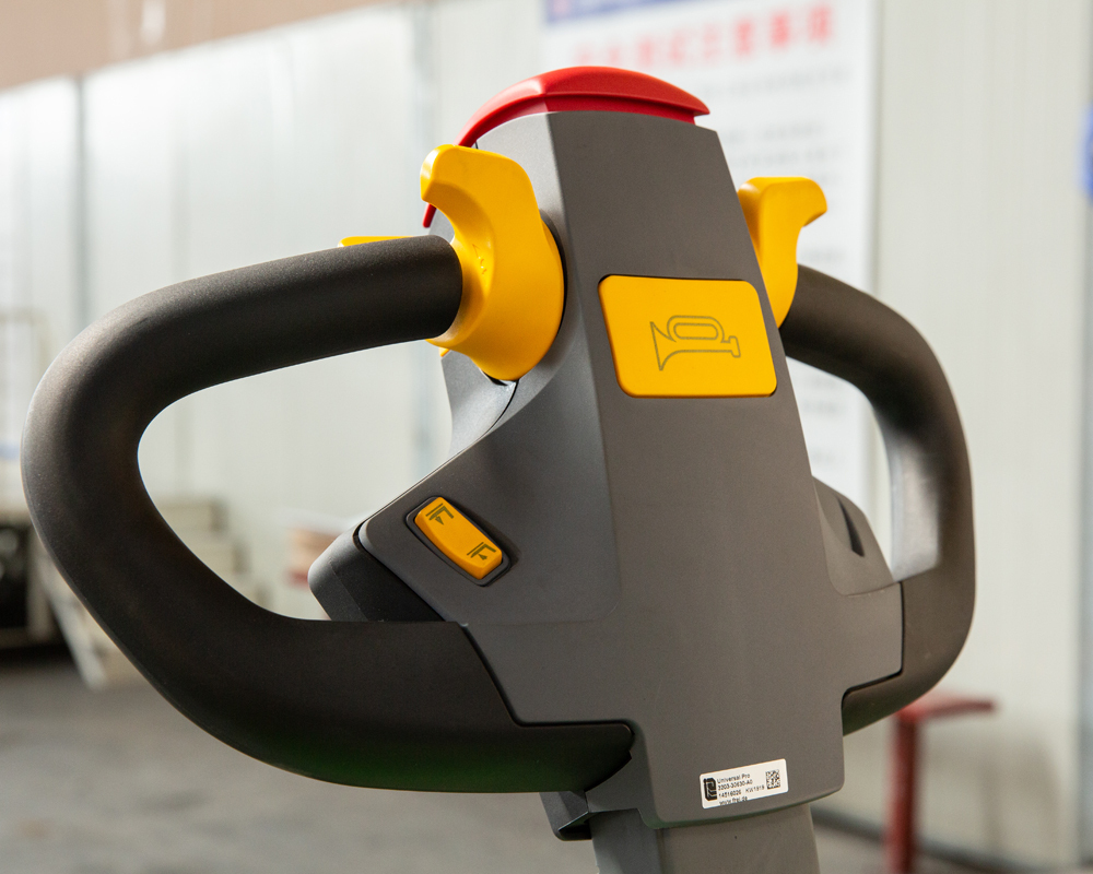 1.5t hauteur de levage 2.5m/3m/3.5m/4m/4.5m/5.6m gerbeur électrique chariot élévateur