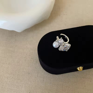 Clip de Oreja de Perlas y Circones Brillantes de Moda Francesa para Mujer, Sin Perforaciones, Estilo Vintage de Alta Gama - Product Image 2