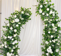 Hornförmige Seidenrosen Künstliche Blumenreihe mit Grünzeug Hochzeitsbühnen-Hintergrund-Dekoration für Abschlussfeier Halloween Neujahr & Ostern