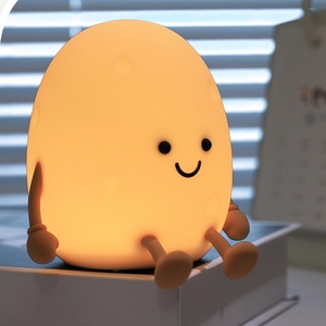 Lampe de table de nuit de pomme de terre de dessin animé Base de lumière LED USB RVB réglable et rechargeable avec des tailles moyennes d'émission blanc chaud - Product Image 2