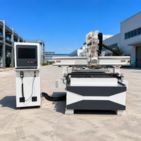 Möbel- und Schrankherstellungsmaschine CNC-Holzbearbeitungsmaschine ATC CNC-Fräse mit Linearem Werkzeugwechsler 1325 CNC-Holzbearbeitungs-Nesting-Maschine