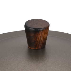 Casserole <span class=keywords><strong>en</strong></span> <span class=keywords><strong>fonte</strong></span> <span class=keywords><strong>prix</strong></span> <span class=keywords><strong>usine</strong></span> avec revêtement <span class=keywords><strong>en</strong></span> céramique antiadhésif maison extérieur ustensiles de cuisine couvercle <span class=keywords><strong>en</strong></span> fer-pour hôtels - Product Image 5
