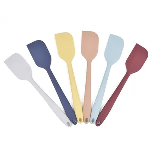 Scraper Spatula with Stainless Steel Core Design Heat Resistant Non Stick Cake Icing Silicone 10.2inch One Piece Opp Bag Welcome